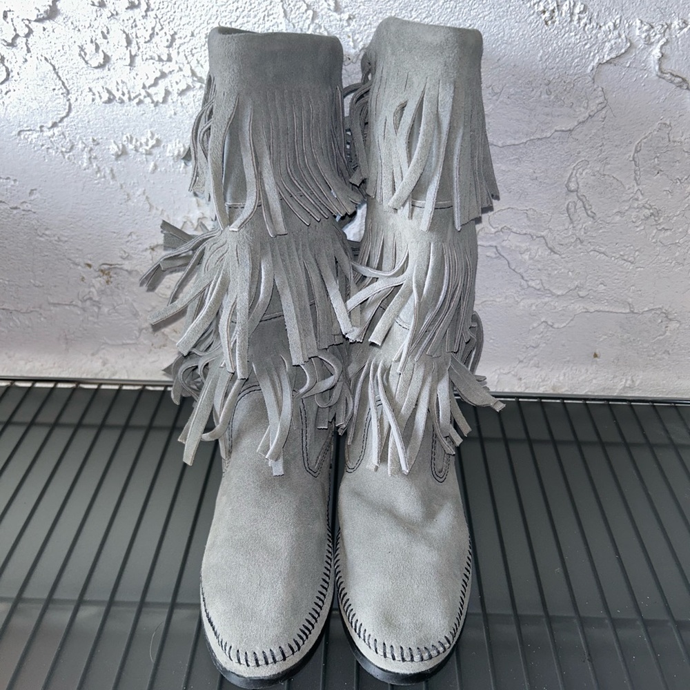 Minnetonka three layer fringe women’s size 10 gray fashion midcalf boots